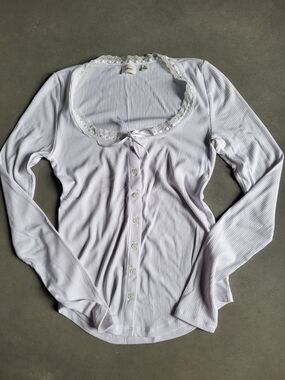 Aritzia Wilfred White Ribbed Lace-Trim Button Top